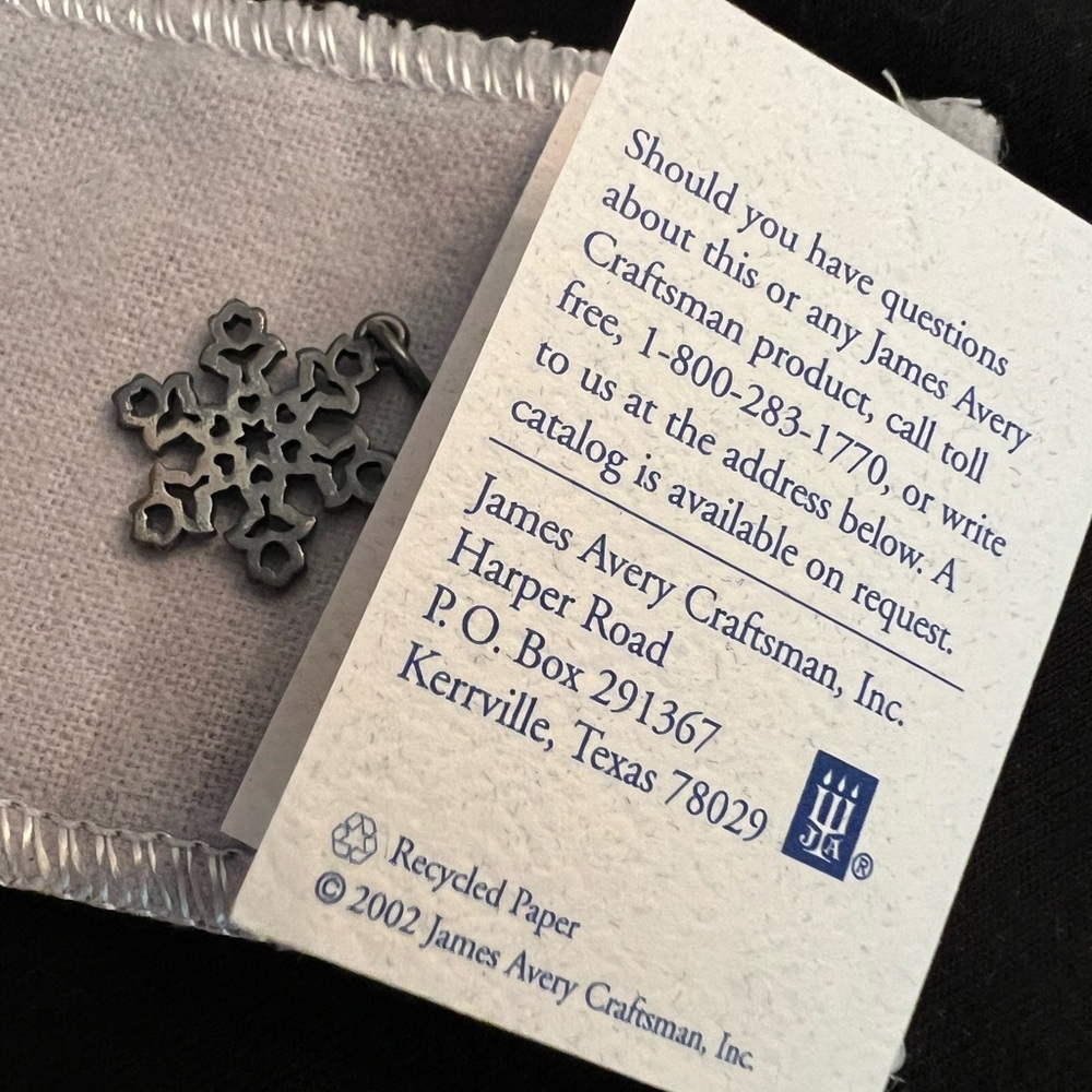 James Avery 2002 silver charm. Comes with box, cover and documentation.